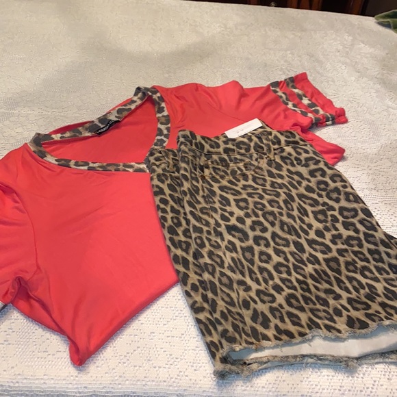 Judy blue leopard 2xl coral/watermelon leopard top - Picture 7 of 7